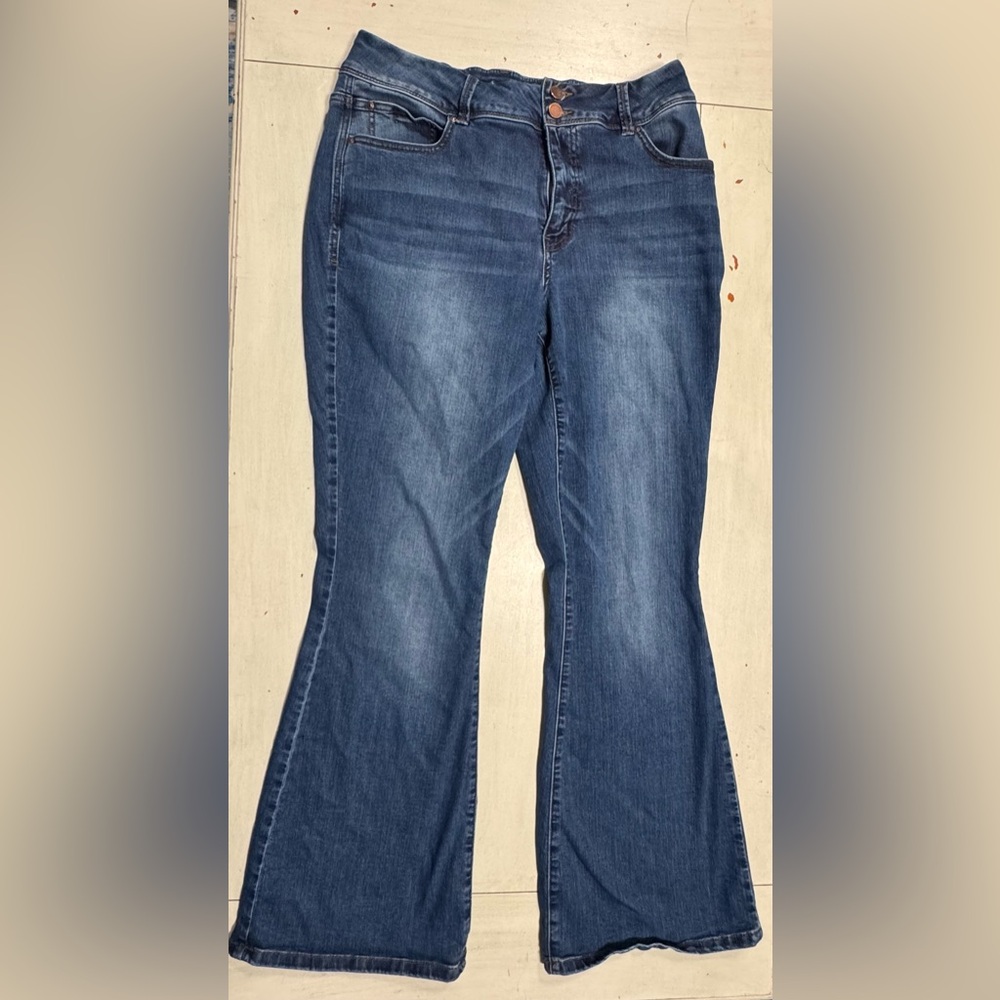 Maurices Mid Blue High-Rise Double-Button Jeans Size 14 Reg NWOT